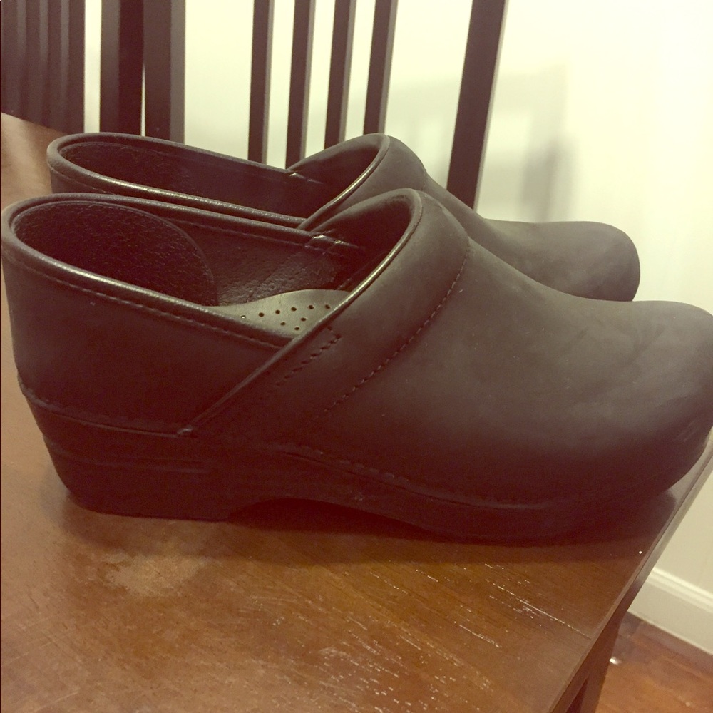 Brand new Dansko clogs. Size 39 (9) never worn!
